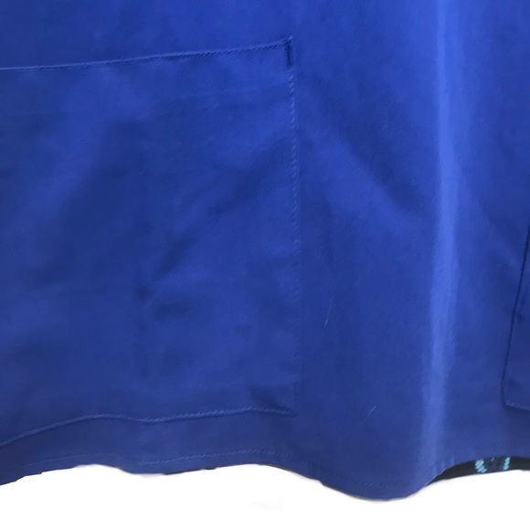 VERA BRADLEY scrub top - Picture 6 of 8